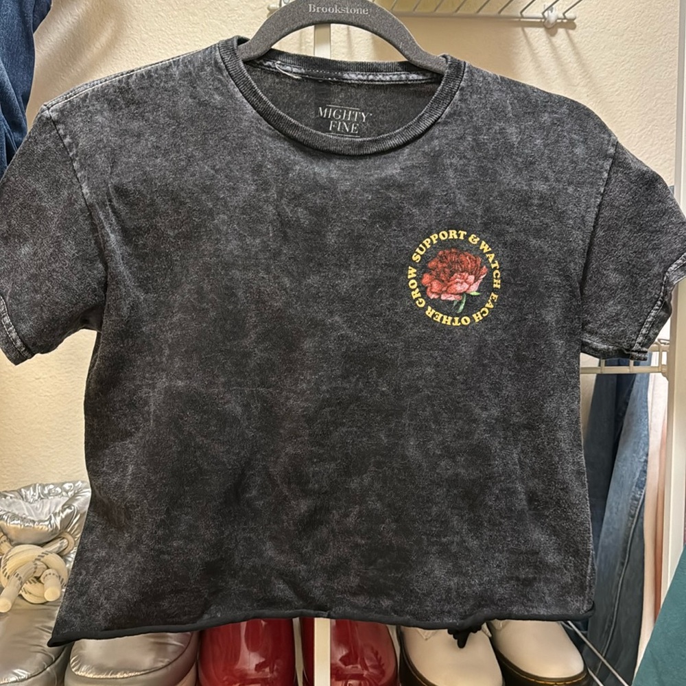 Graphic Crop Tee
